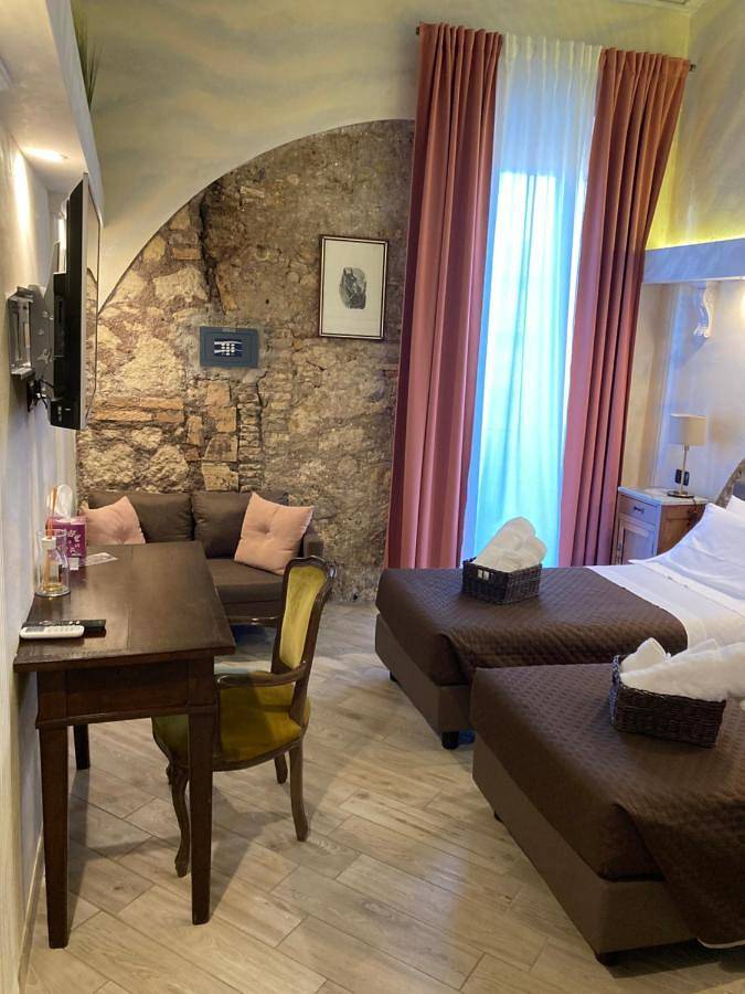 Queen Room in Nettuno, Provincia di Roma