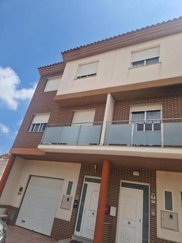 Gîte pour 6 personnes, avec balcon, adapté aux familles à Favara