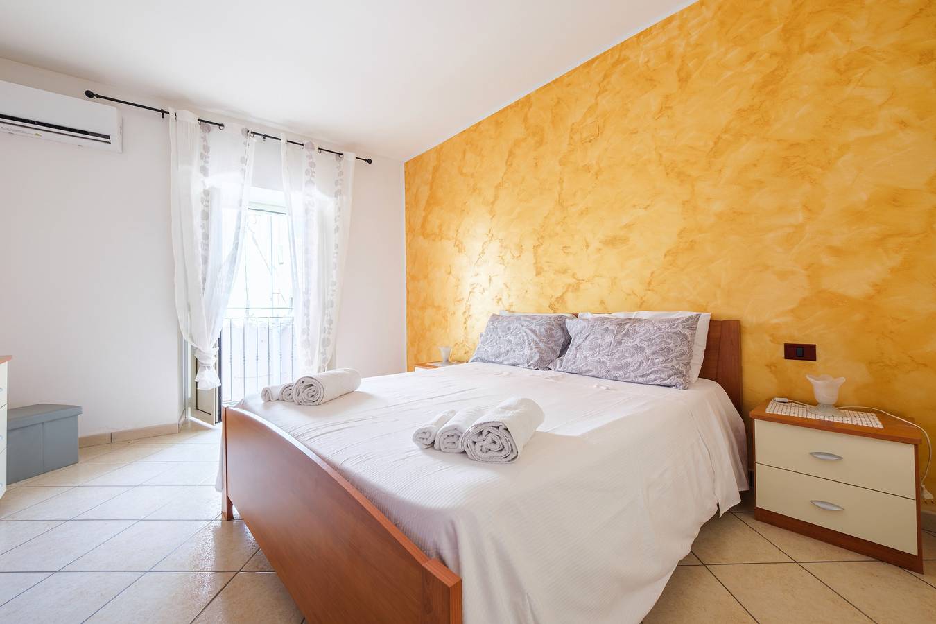 Ganze Wohnung, Apartment 'Casetta Bella' mit Balkon, Wlan und Klimaanlage in Condrò, Messina Provinz
