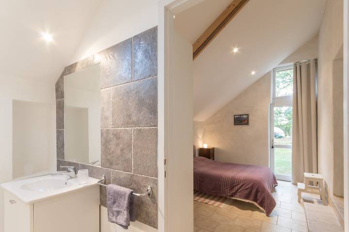 Rdc 2 Pers Chambre bleue in Muzillac, Côte des Mégalithes