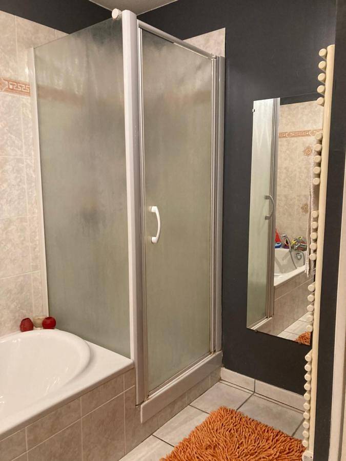 Gîte pour 2 personnes, avec terrasse et jardin ainsi que vue et piscine à Le Bouscat - 3