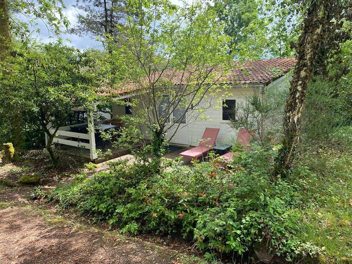 Chalet pour 4 personnes, avec Terrasse et Jardin ainsi que Piscine et Vue