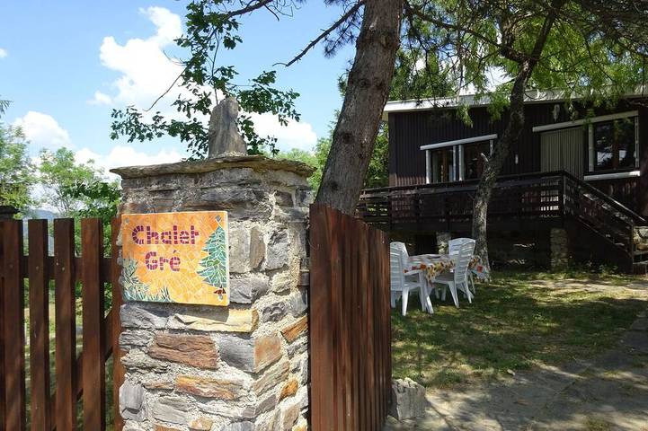Gîte pour 4 personnes, avec Balcon ainsi que Jacuzzi et Jardin à Le Pompidou