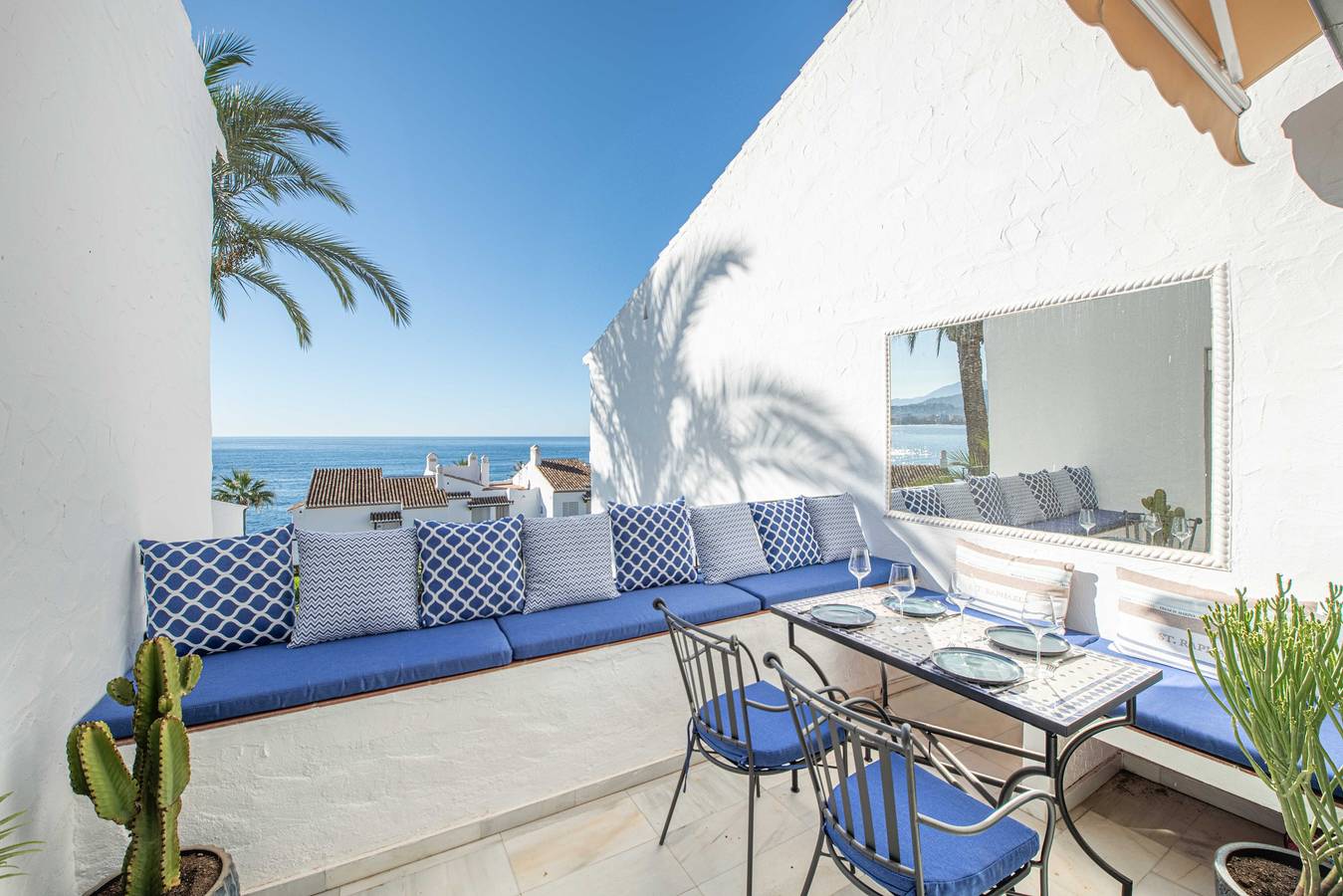 Entire apartment, Apartment 'Vista Azul' with Sea View, Wi-Fi and Air Conditioning in Playa de los Berengueles (Almuñecar), Almuñecar