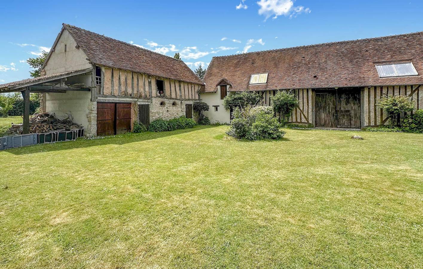 Holiday home for 16 people with garden in Ingrannes, Orléans region