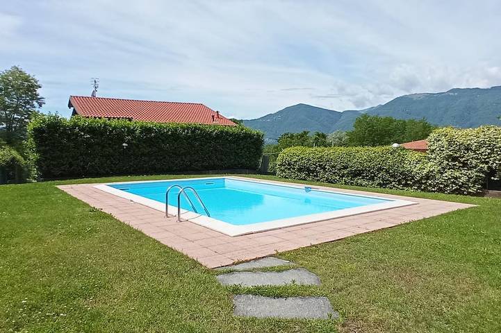 Ferienwohnung für 3 Personen, mit Balkon und Pool sowie Garten - 1