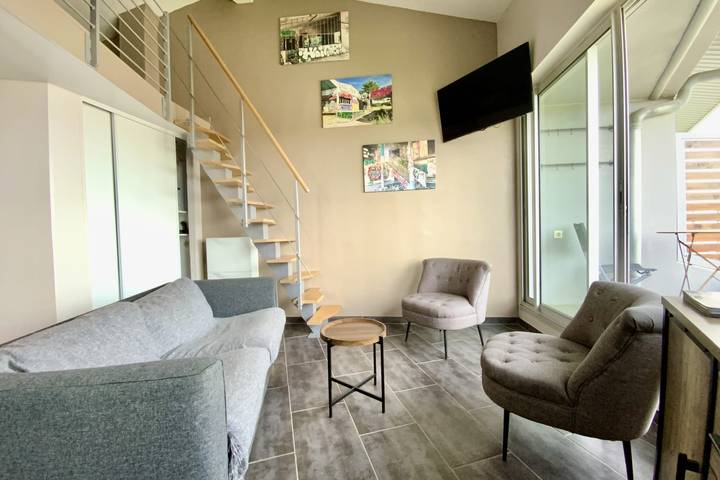 Gîte pour 4 personnes, avec terrasse, adapté aux familles dans Plage Rive Droite - 2