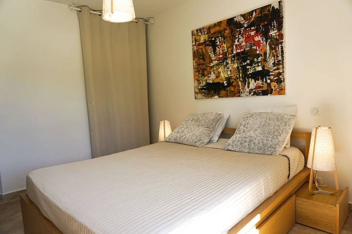 Location de vacances pour 8 personnes, avec jardin et terrasse à Entrecasteaux - 2