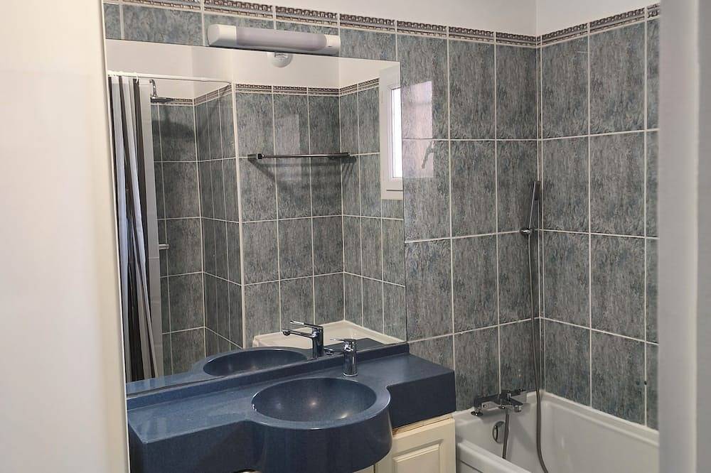 Entire apartment, Apartment cozy2 bedrooms ideal stay Provence in Saint-Martin-de-Crau, Mediterranean Coast (France)