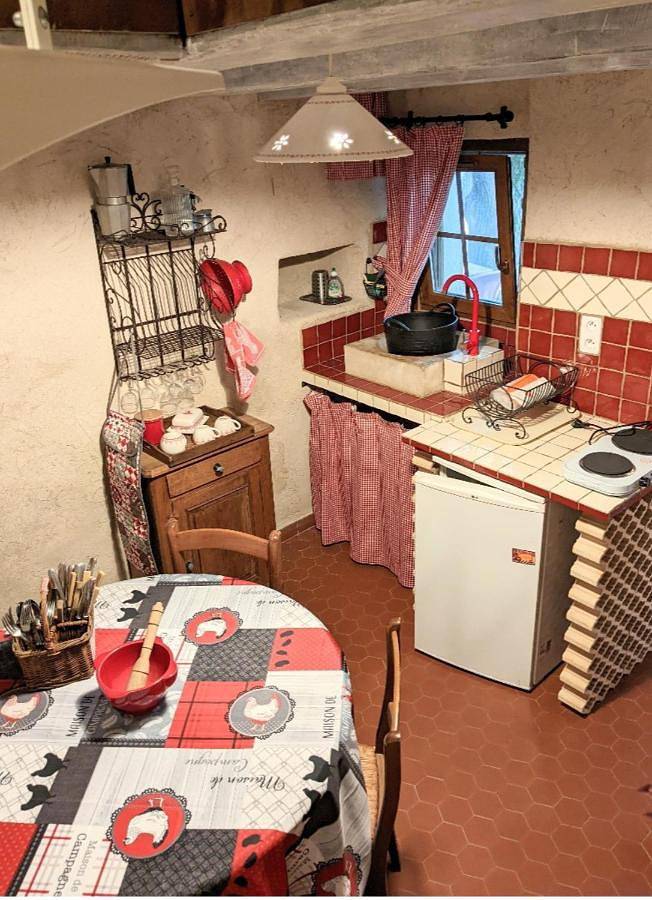 Location de vacances pour 2 personnes, avec piscine ainsi que jardin et vue à Barjols - 2