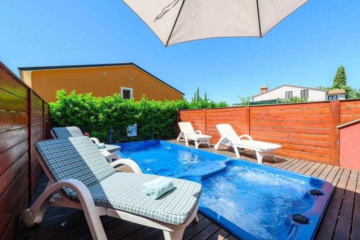Villa für 5 Personen, mit Balkon und Terrasse sowie Pool in Umag