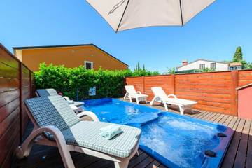 Villa für 5 Personen, mit Pool und Terrasse, mit Haustier in Umag