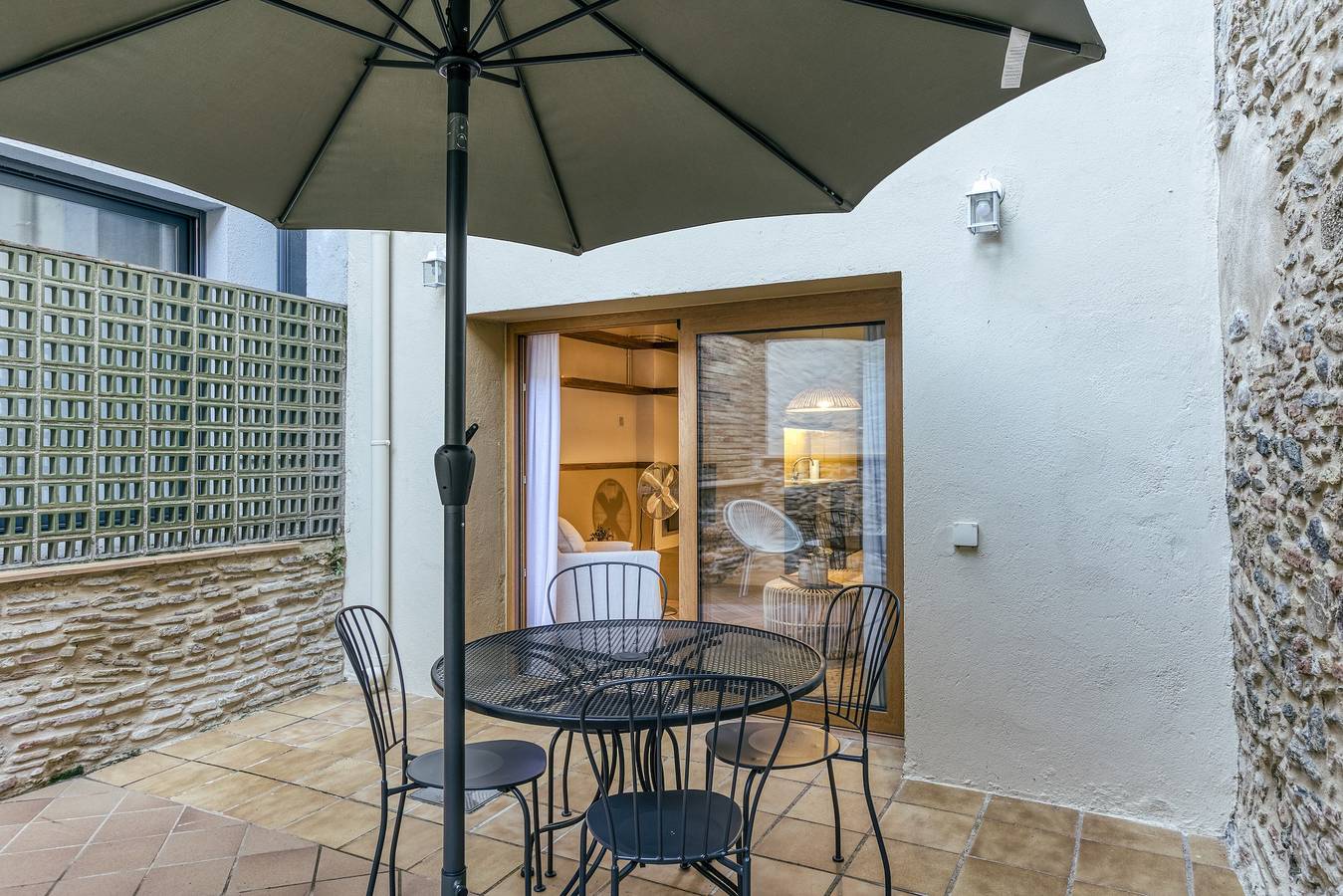 Apartamento inteiro, Apartamento 'Apartaments Can Gibert - Palleret' com terraço privado e acesso Wi-Fi in Castelló d'Empúries, Upper Empordà