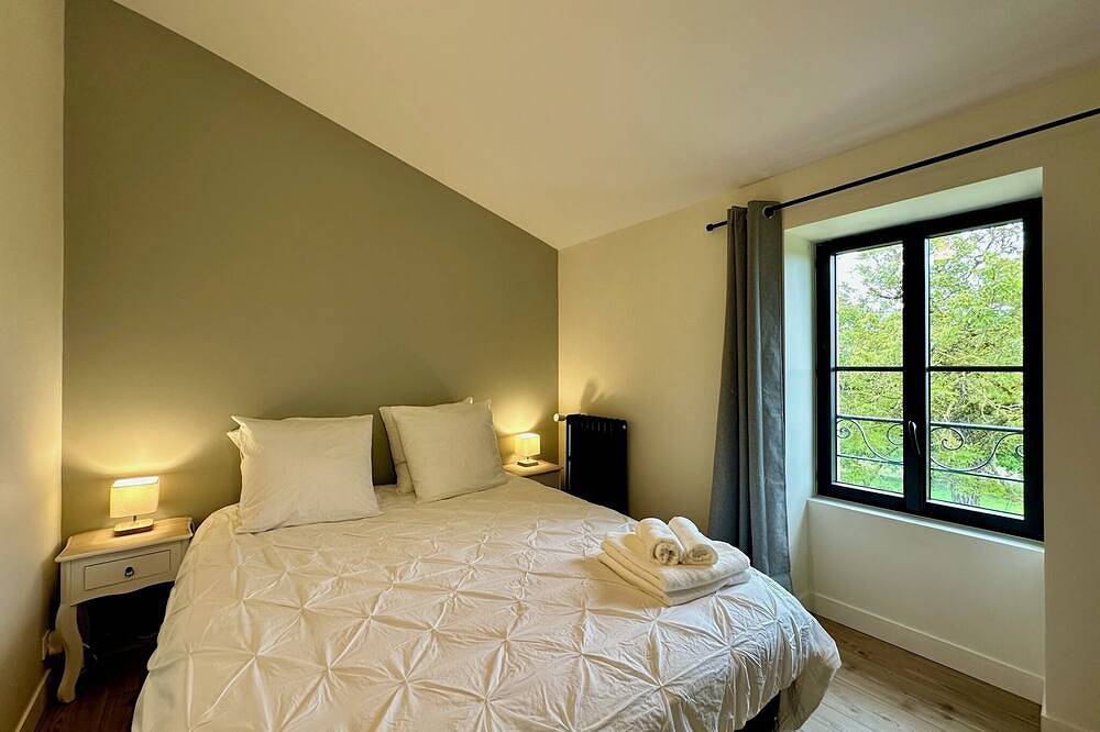 Maison de charme à la campagne sur terrain paysager de 5000 m2 in Latillé, Vienne (France)
