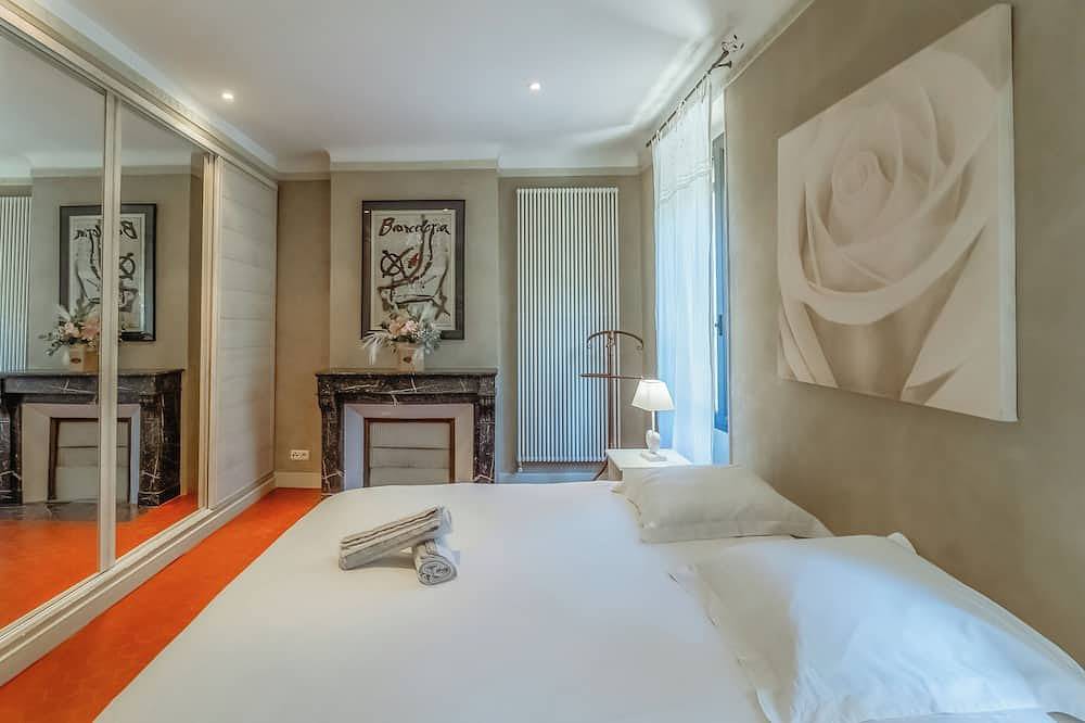 Villa de Maitre in beautiful estate in Saint-Victoret, Istres region