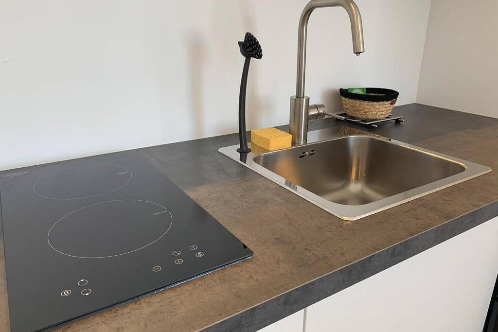 Appartement entier, Le petit loft - Studio - Wifi - Coeur de ville - Parking in Pont-l'Abbé, Région de Quimper