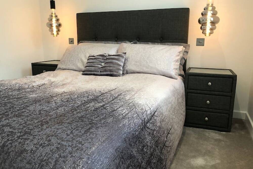 Contemporary eco home with a twist! in Middlesbrough, North East England