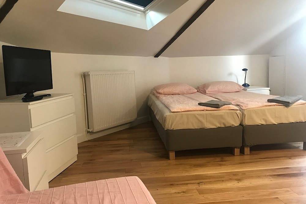 Apartamento entero, Barato Paris. Apartamento nuevo en casa de pueblo cerca del centro. in Le Pré-Saint-Gervais, Sena-Saint Denis