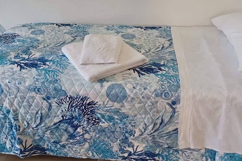 Charming cottage (with private garden) few steps from the beach in Agrustos, Budoni