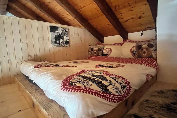 Cozy chalet in the Swiss Alps with a Heidi bed. Pets welcome! in Amden, Walensee