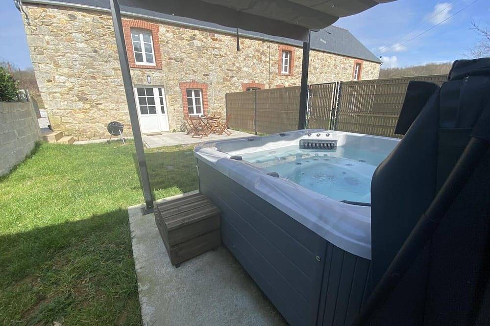 Maison mitoyenne avec spa privatif, animaux acceptés, proche Cotentin in Saussemesnil, Côte de la Déroute