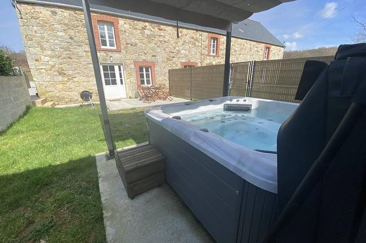 Gîte pour 2 personnes, avec jardin et jacuzzi