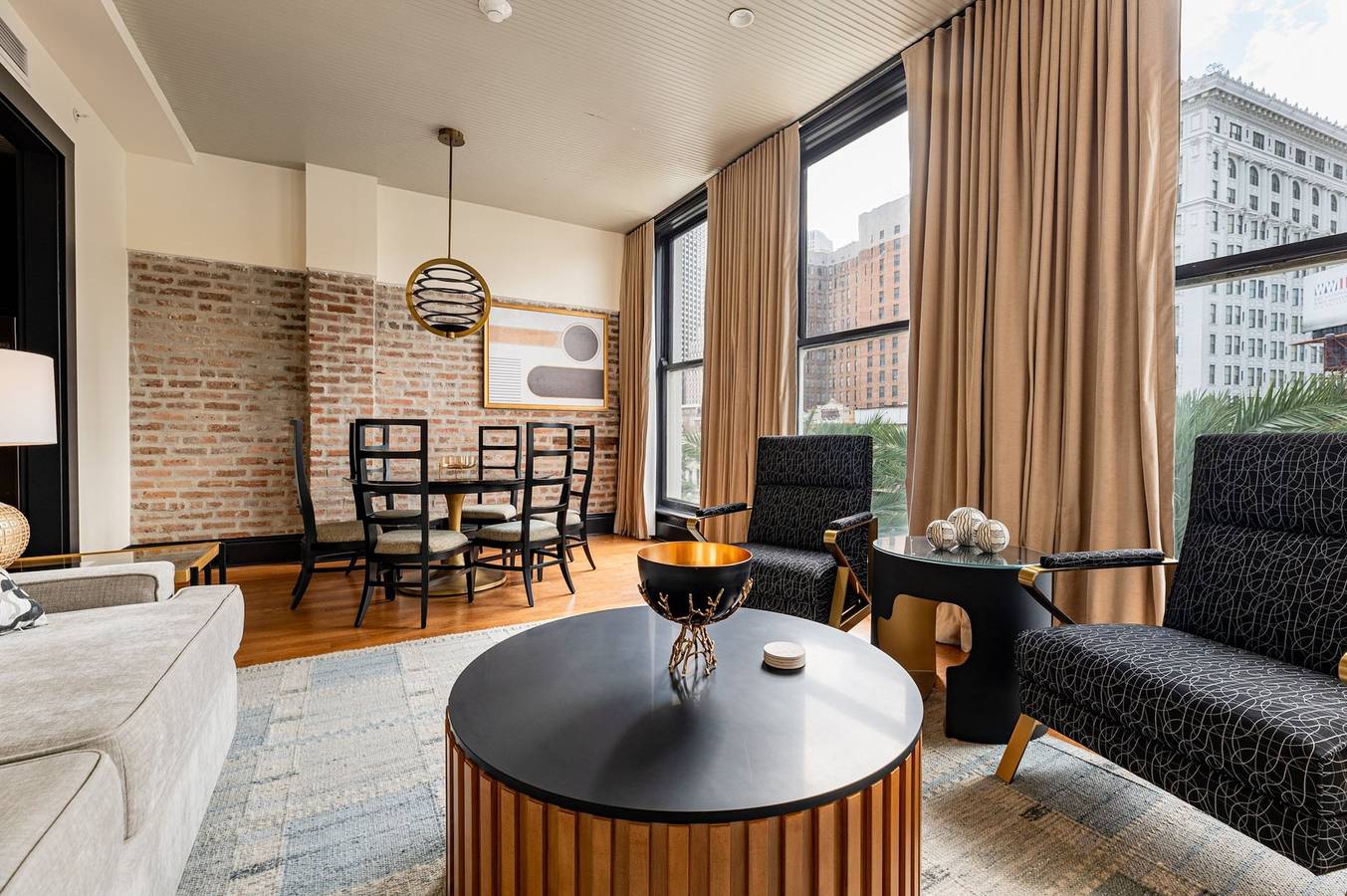 Apartamento entero, 2Br Floor-to-Ceiling Canal Street Views | The Mayfair in Storyville (New Orleans), New Orleans
