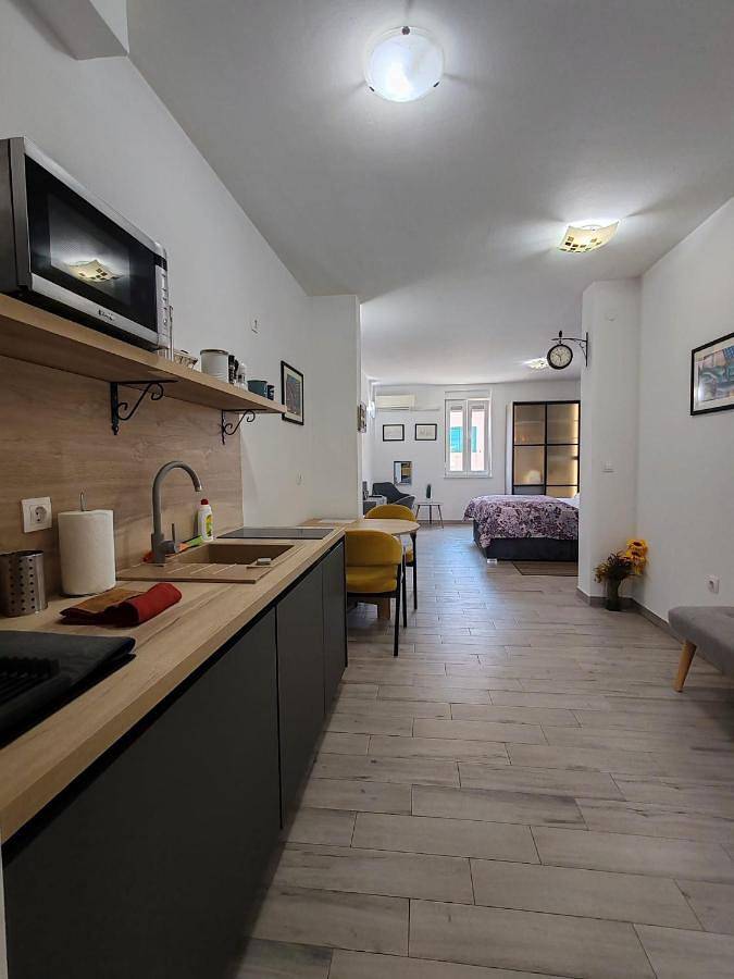 Maison d’hôte pour 3 personnes, avec vue et jardin à Pula - 2