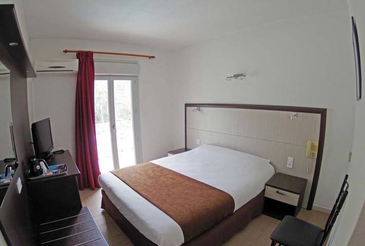 Hôtel pour 3 personnes, avec vue ainsi que piscine et jardin dans Porto (Corse) - 4