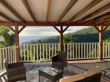 Gîte pour 2 personnes, avec jardin et vue à Schœlcher