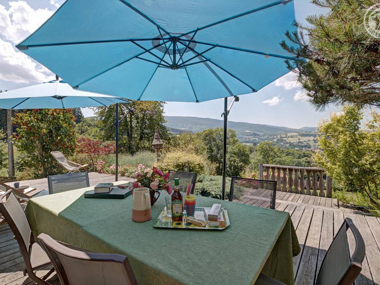 Casa rural familiar 14 personas en el valle de Vêtre, encanto antiguo y confort moderno in Saint-Jean-la-Vêtre, Montbrison