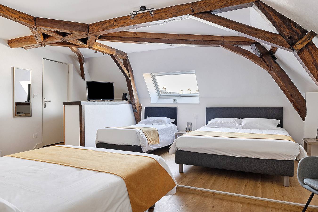 Gästezimmer 'Chambres Porshe' mit gemeinsamer Terrasse und Garten in Laigné-en-Belin, Sarthe