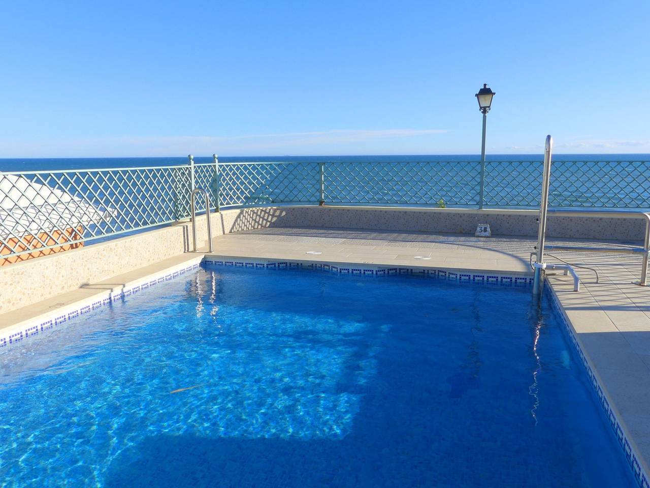 Entire apartment, Apartment 'Tesoro Del Mar' with Sea View, Wi-Fi, and Air Conditioning in Torrox Costa, Torrox