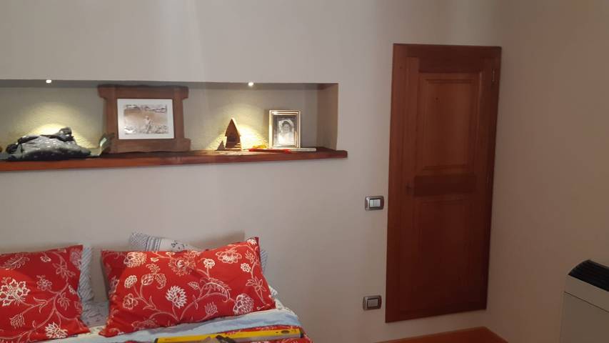 Apartamento entero, Apartamento 'Maison Erica - Ozein' con vistas a la montaña y terraza privada in Ozein, Comune di Aymavilles