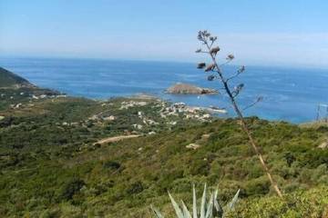 Gîte pour 5 personnes, avec jardin et terrasse, animaux acceptés dans Port de Centuri
