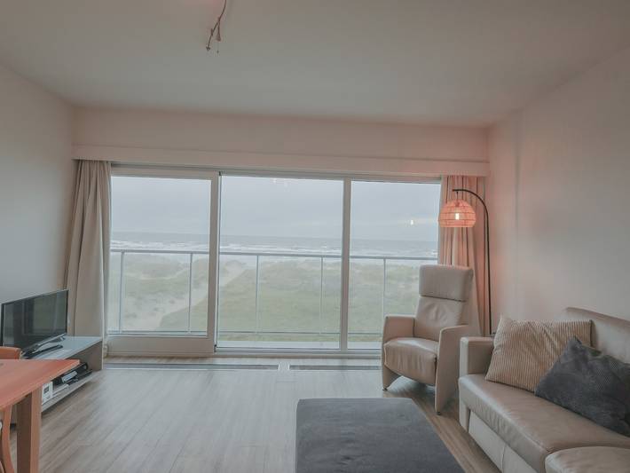 Entire apartment, Studio by the Sea in Belgium with Beach Access in Oostduinkerke-Bad, Koksijde