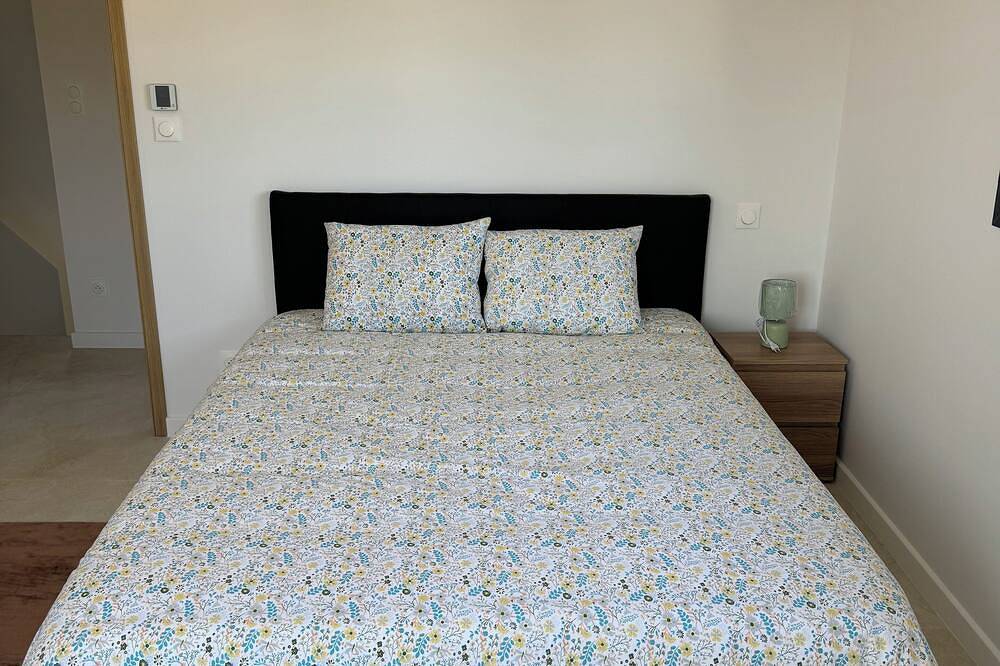 Large luxury villa with swimming pool in Violès, Vaucluse