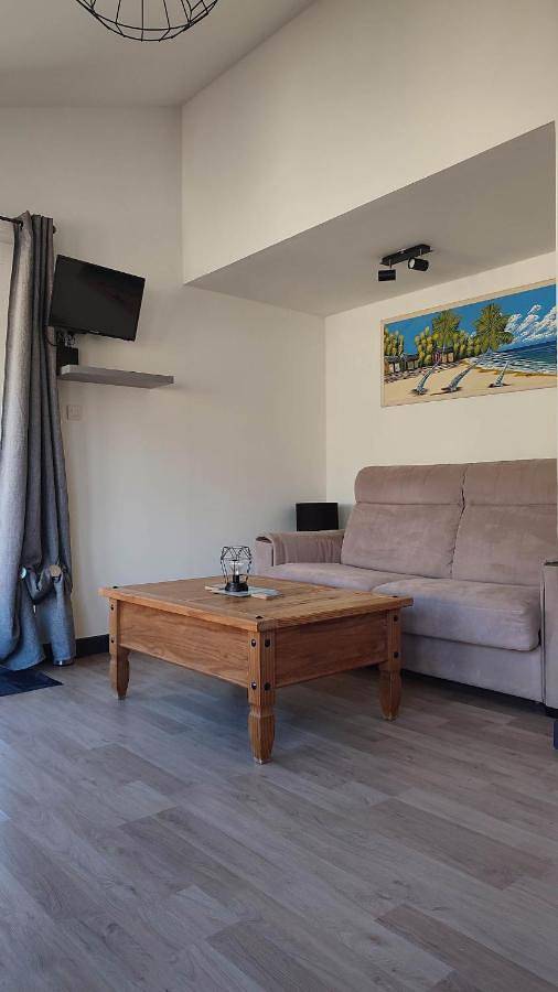 Location de vacances pour 7 personnes, avec terrasse et jardin à Landeronde - 2