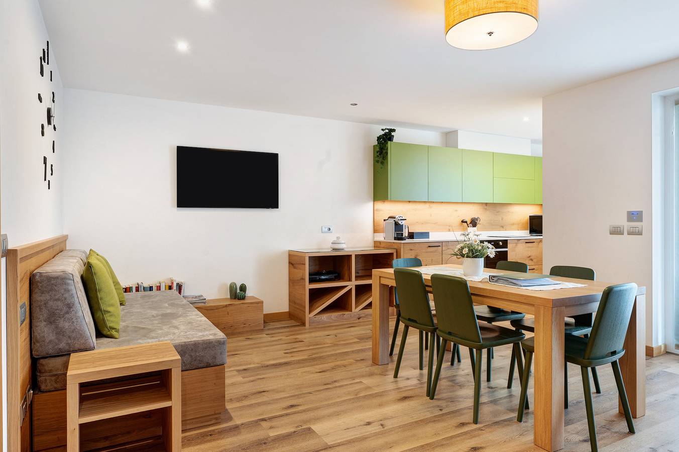 Ganze Wohnung, Ferienwohnung 'Relais Dolomiti' mit Seeblick, privater Terrasse und Wlan in Cialini, Bedollo