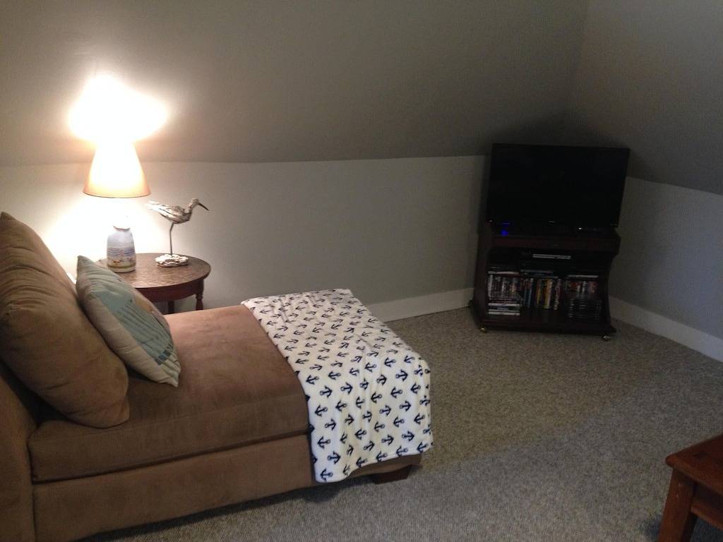 Ganze Wohnung, Gemütliches Newport Beach Apartment, privater Eingang, Parkplatz in Middletown, Newport County