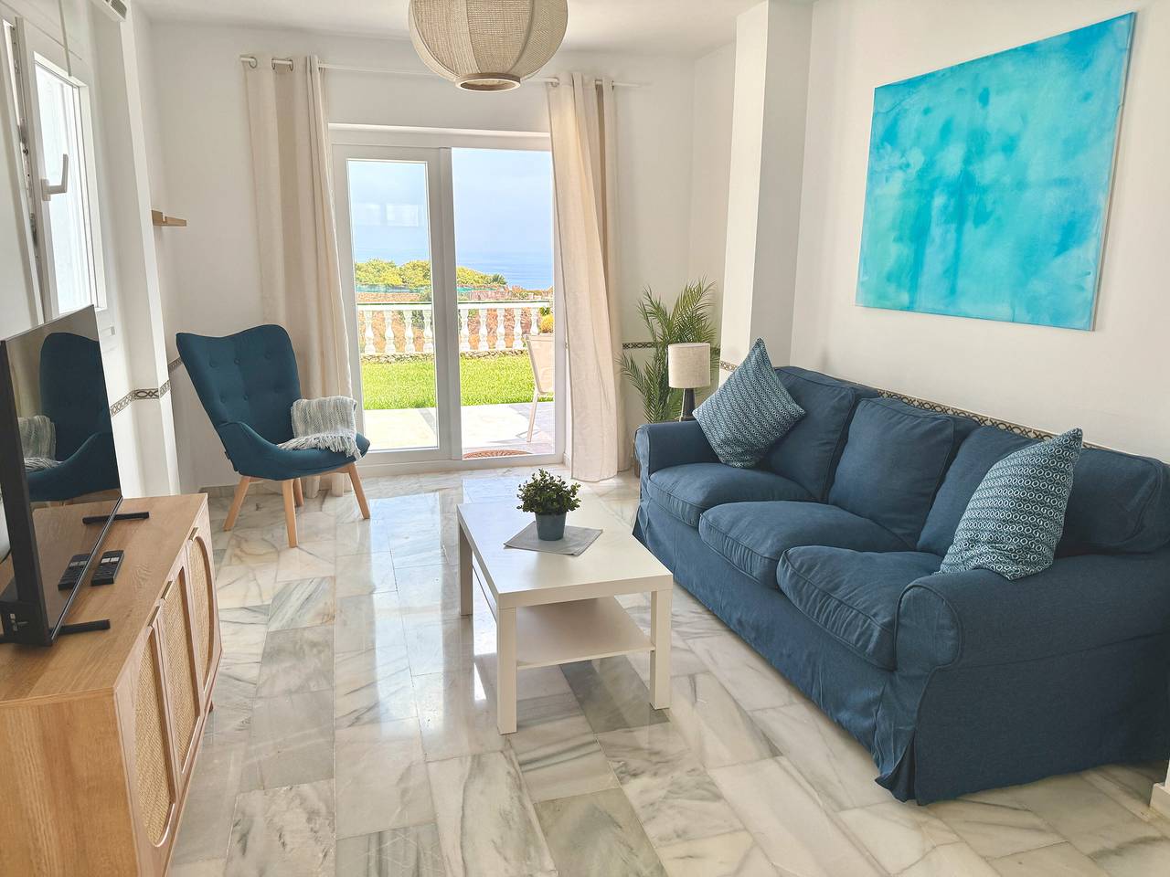 Ganze Wohnung, Apartment 'Clementina Garden' mit Meerblick, Wlan und Klimaanlage in Playa de Burriana, Nerja
