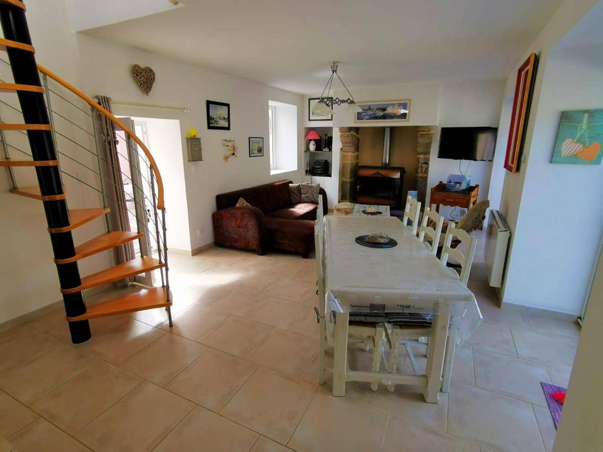 Maison charmante a Quettehou avec grand jardin et terrasse in Quettehou, Région de Cherbourg