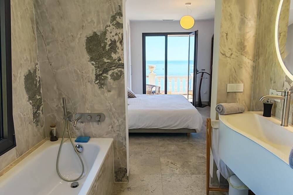 Exceptional Sea View Villa Saint Raphael 15 'walking from The Beach in Anthéor, Saint-Raphaël