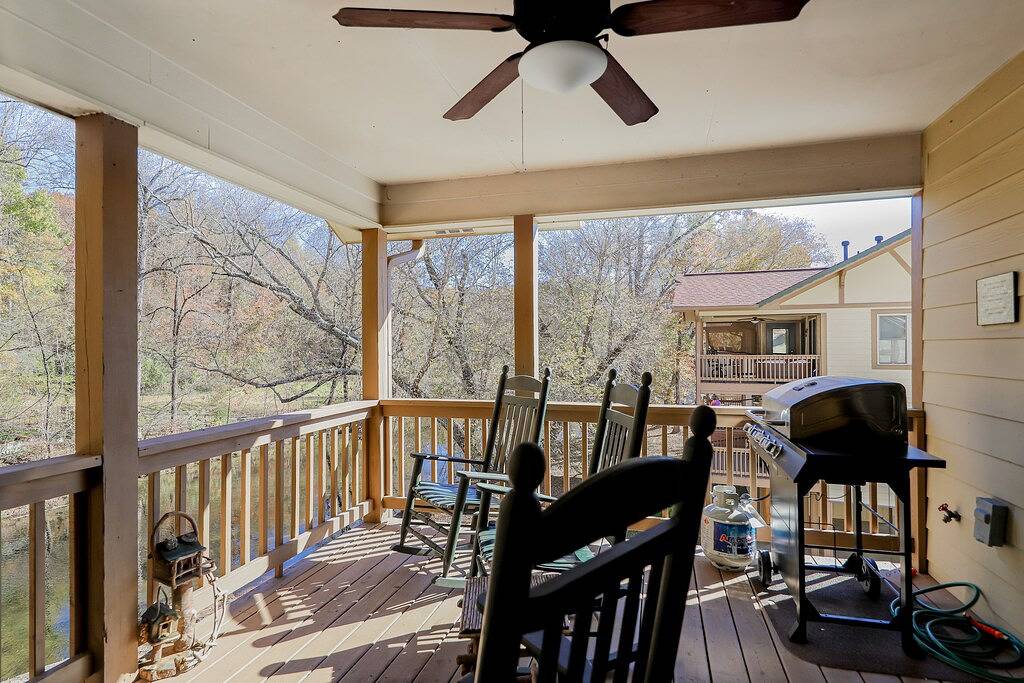 Ganze Wohnung, Riverfront oasis with dual suites, 3 fireplaces, central Ac, & walkable locale in Helen, Chattahoochee National Forest