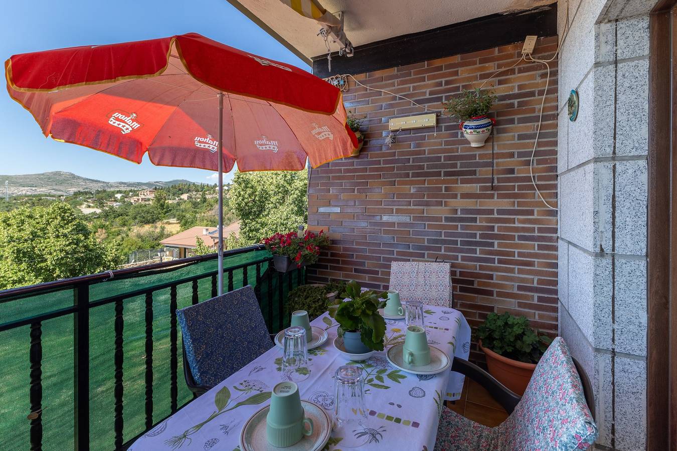 Casa vacacional 'Vivienda Turística El Laurel' con vistas a la montaña, terraza privada y Wi-Fi in Valdemanco, Provincia de Madrid