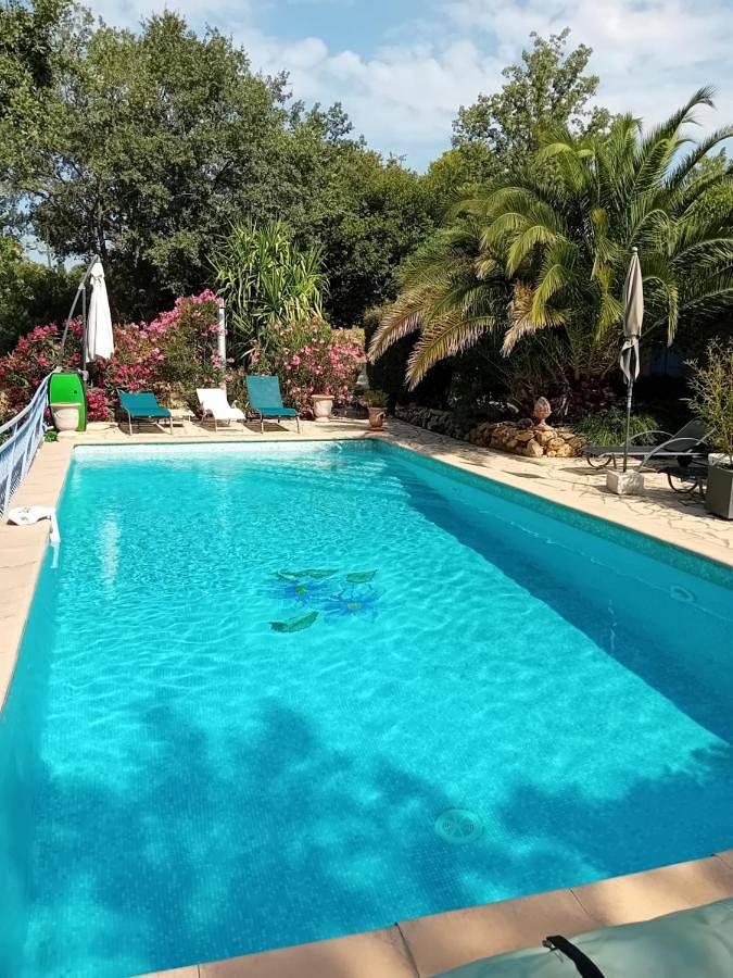 Location de vacances pour 2 personnes, avec piscine et jardin à Tourtour - 3