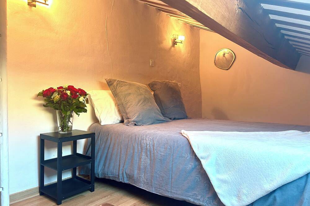 Charming village house near Aix-en-Provence in Éguilles, Aix-en-Provence region