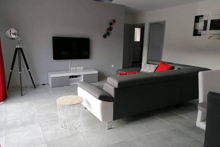 Location de vacances pour 6 personnes, avec vue ainsi que jardin et piscine à Plaisians - 3