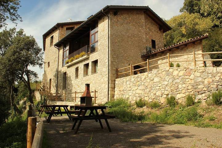 Gîte pour 6 personnes, avec piscine et jardin ainsi que jacuzzi et sauna, animaux acceptés