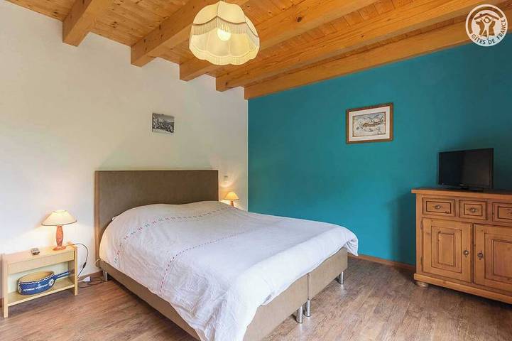 Gîte pour 10 personnes, avec jardin à Pallud - 2